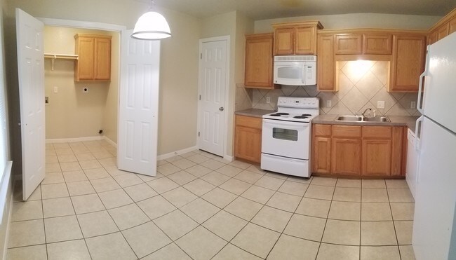 Kitchen/Dining - 1102 Coffield St