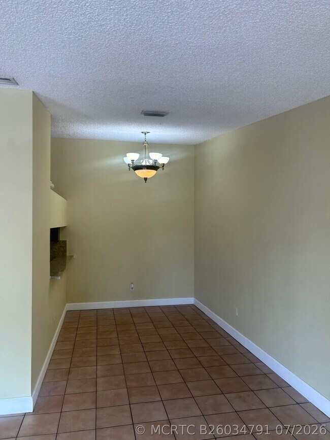 Foto del edificio - 18310 Mediterranean Blvd