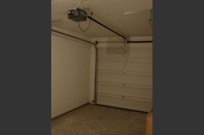 Building Photo - Super Clean Duplex.  WSG Included!