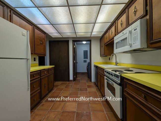 Building Photo - Lake Front Townhouse in Lowell OR