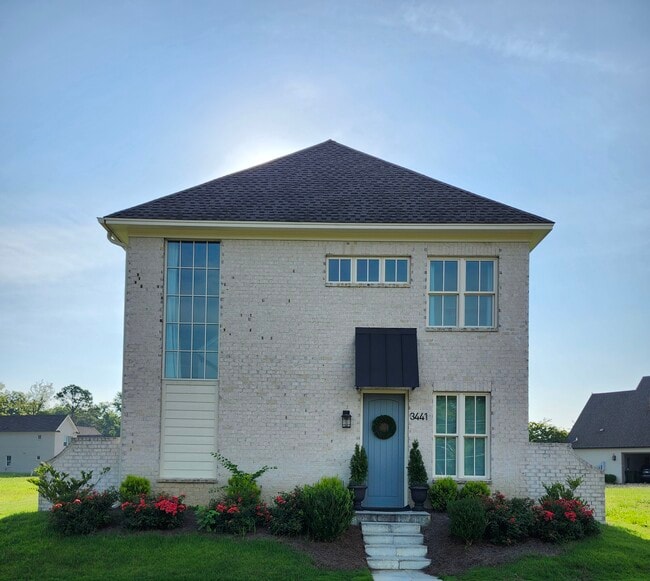 Building Photo - 3441 Lockwood Pl