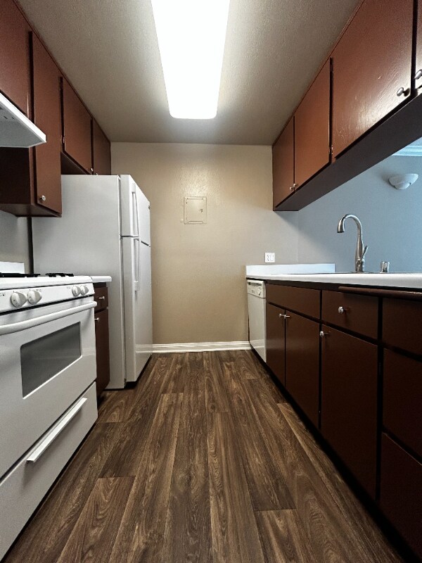 Building Photo - 344 S Arroyo Dr
