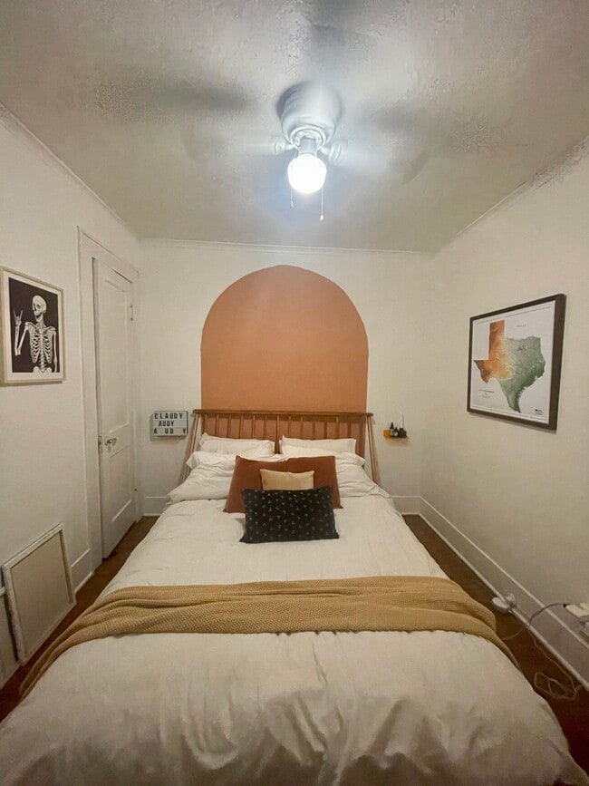 Bedroom - 1540 Hawthorne St