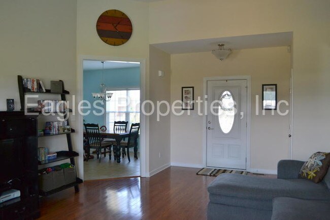 Building Photo - 304 Eagles Pointe Dr