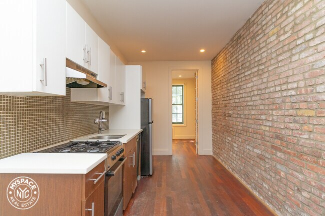 Building Photo - 1011 Pacific St