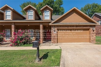 Building Photo - 519 S Pierremont Dr