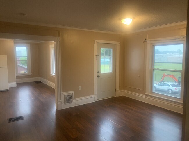 Foto del edificio - 2 Bedroom Upper Close to Downtown!