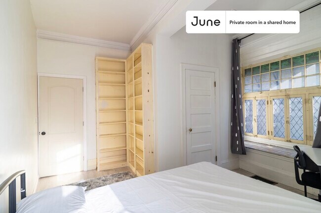 Foto del edificio - Room in Shared 4 bed/1.5 bath home