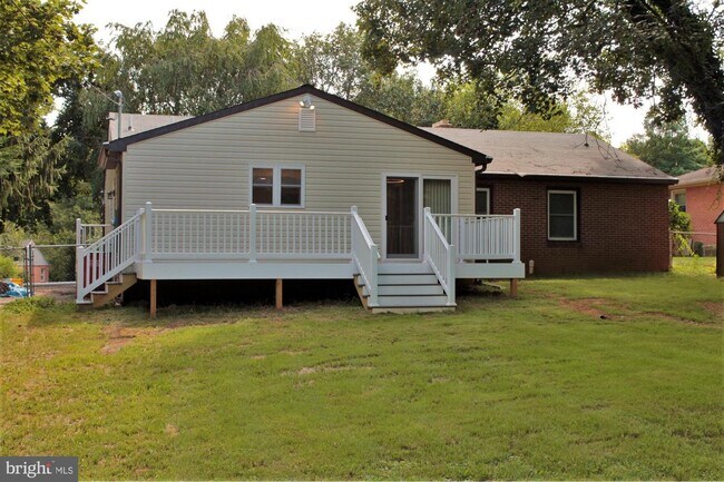 Building Photo - 13322 Apple Hill Dr