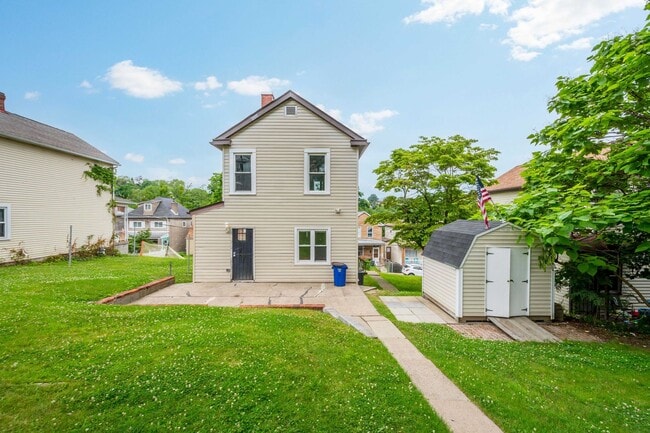 Building Photo - APPLY NOW! Charming two-bedroom home in Ca...