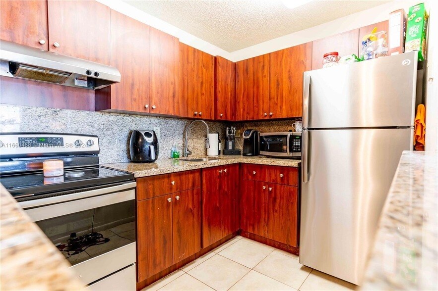 Primary Photo - 7235 NW 179th St