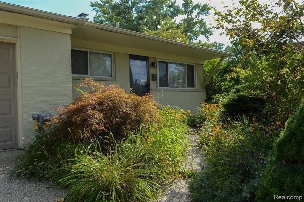Foto principal - 2355 W Lincoln St