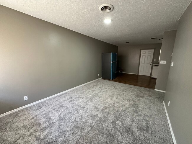 Building Photo - 307/309 E Fir St
