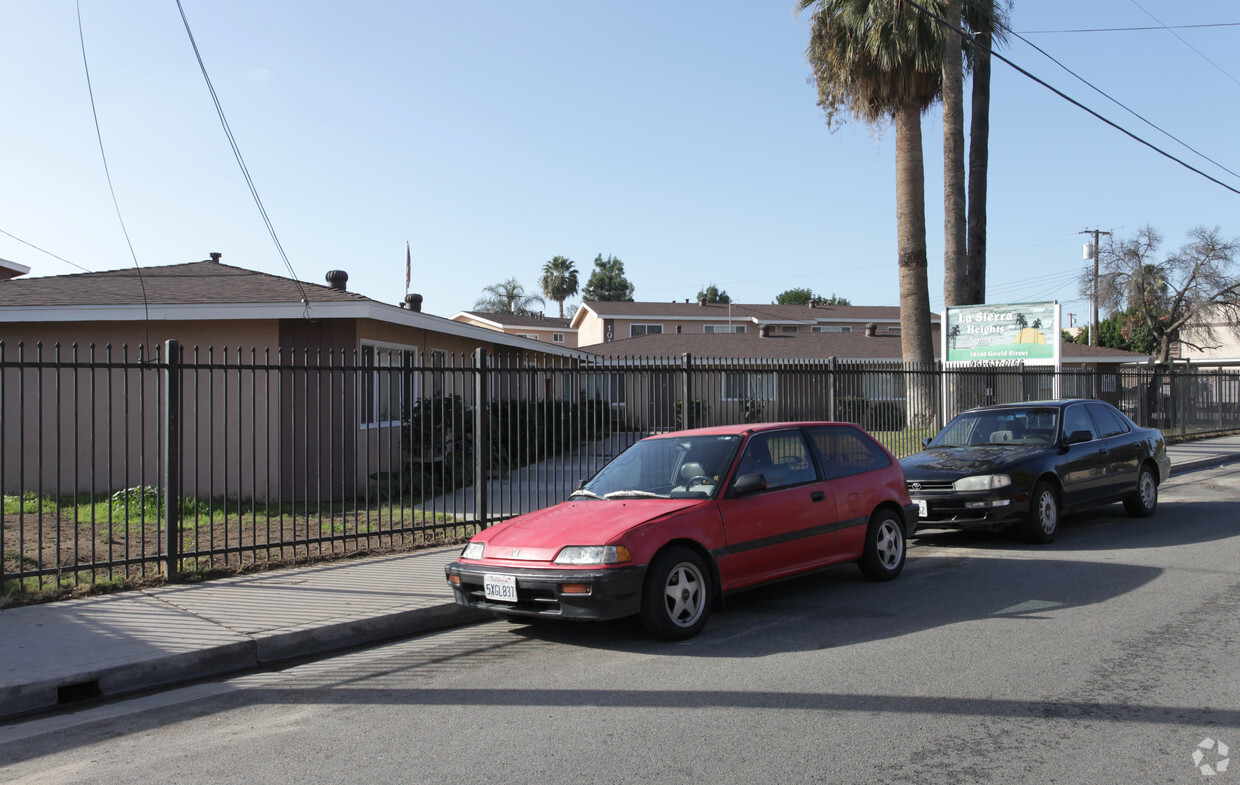 Foto principal - La Sierra Heights Apartments