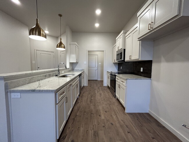 Foto del edificio - Brand New Duplex in Frenship East!