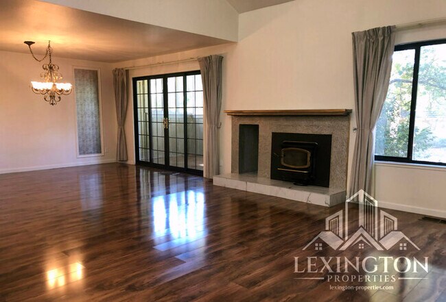 Foto del edificio - Wonderful, 3BD/2.5BA Home + Loft, in Oak C...