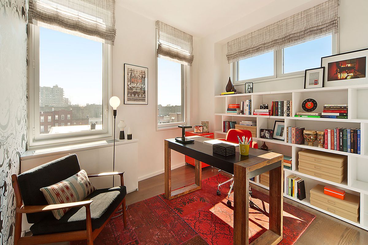 Primary Photo - 202 8th St