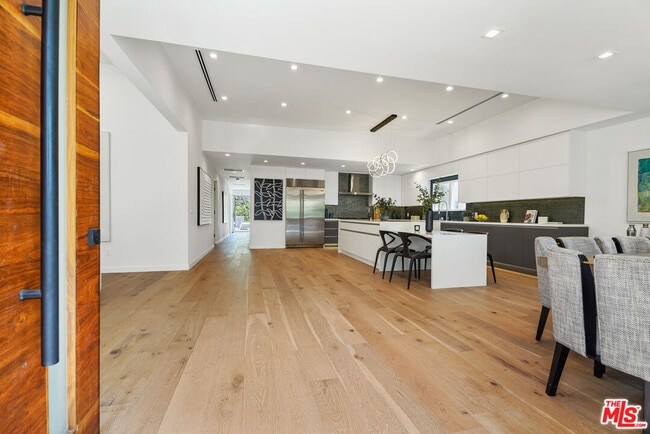 Foto del edificio - 334 S Sycamore Ave