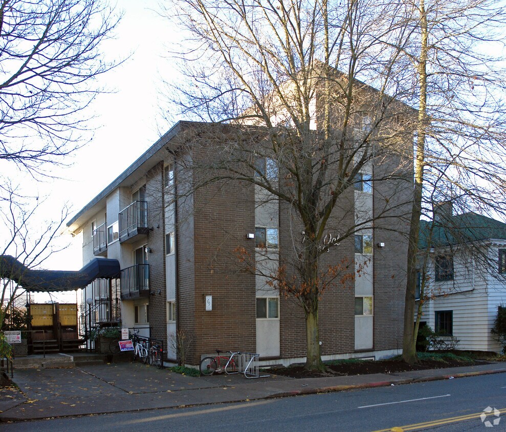 Primary Photo - Twin Oak Apartments