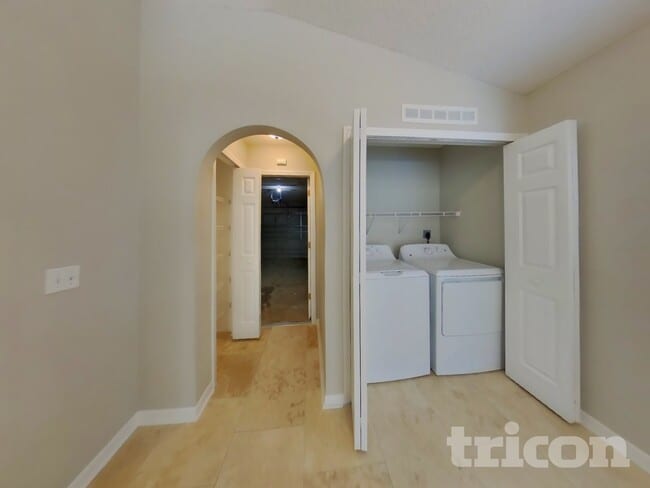 Foto del edificio - 7396 Prosperity Park Rd N