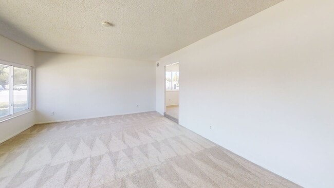 Building Photo - Spacious 4-Bedroom Home in the Heart of Or...