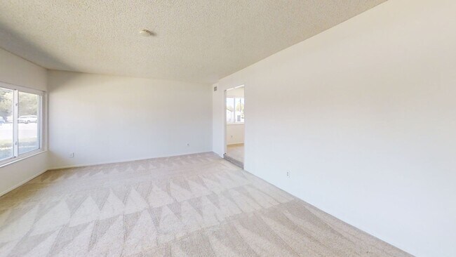 Foto del edificio - Spacious 4-Bedroom Home in the Heart of Or...