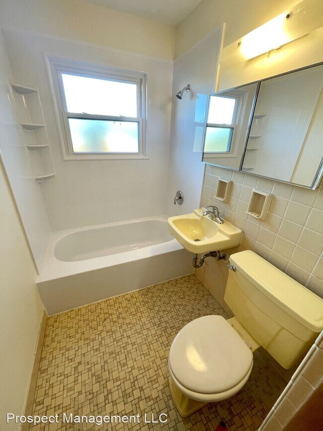 Foto del edificio - 3446 N Dousman St
