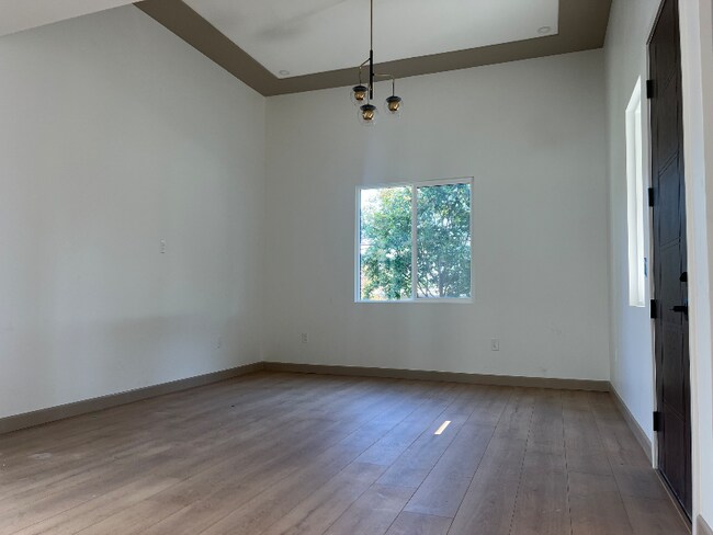 Foto del edificio - 913 Wildrose Ave