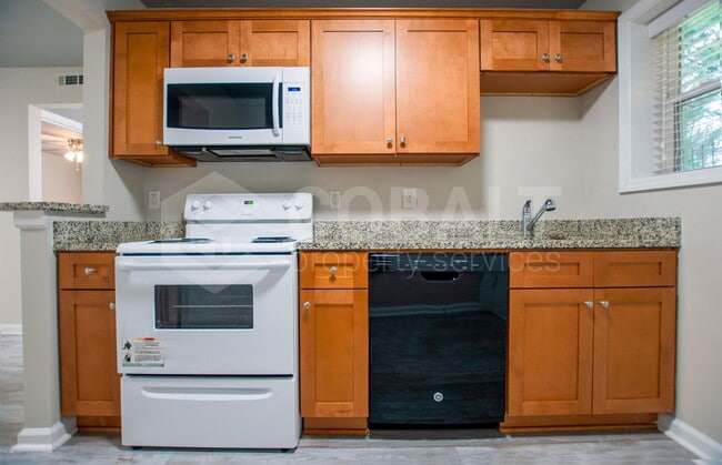 Foto del edificio - 271 Glen Iris Dr NE