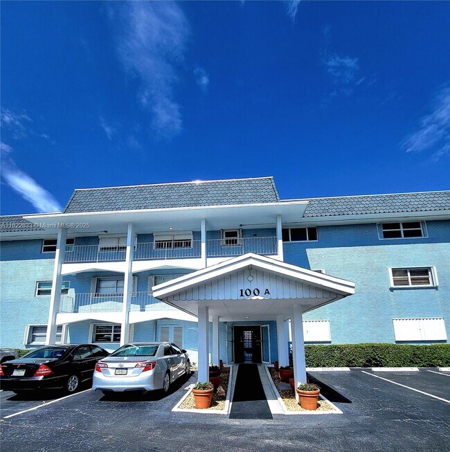 Foto del edificio - 100 Shore Ct