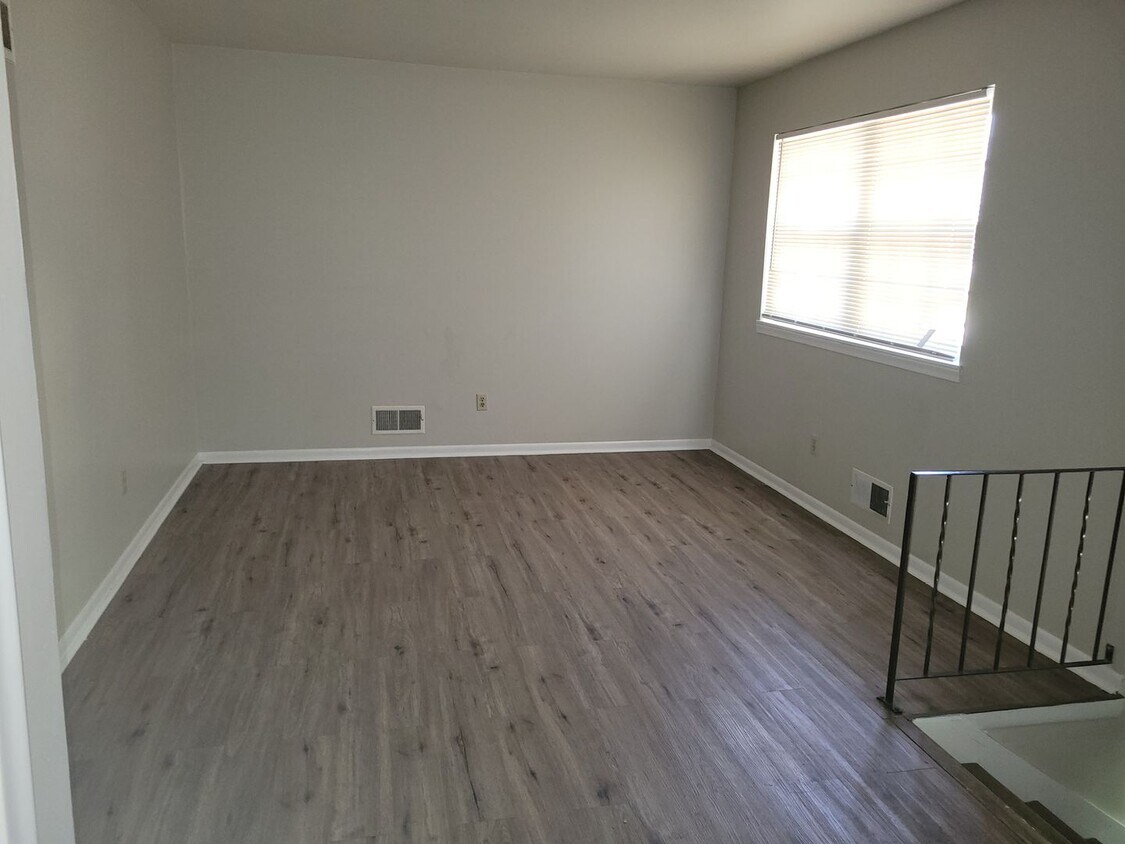 Primary Photo - 1147 S 52 St