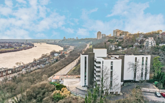 Primary Photo - 415 Bond Pl