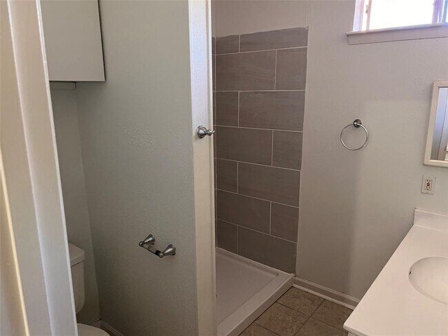 Building Photo - 3907 Windmill St