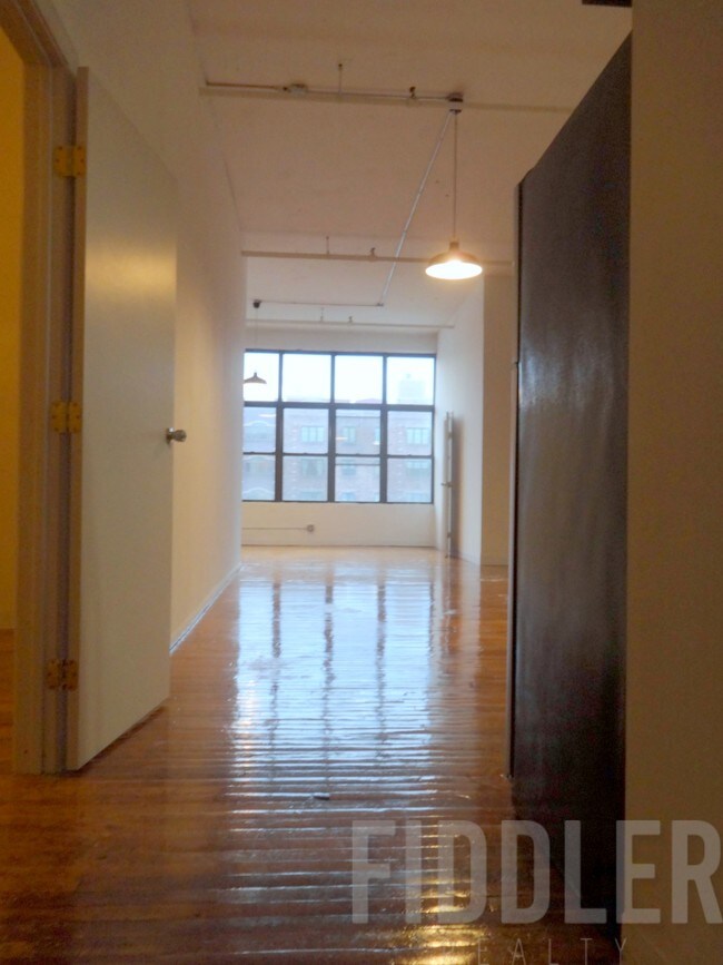 Building Photo - 144 Spencer St
