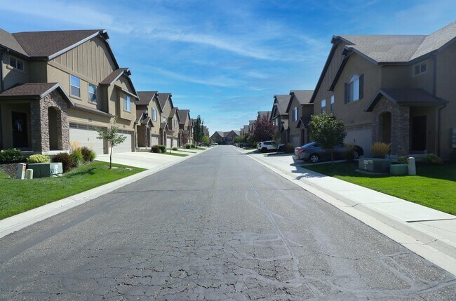 Building Photo - 3310 Birch Creek Rd