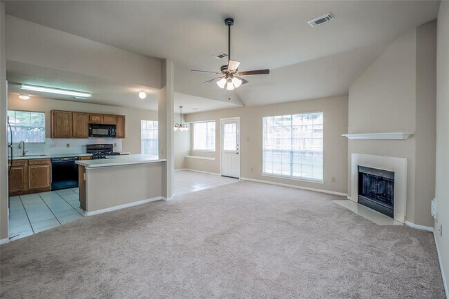 Foto del edificio - 19010 Dee Woods Dr