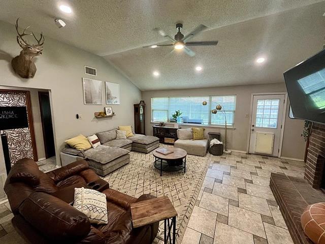 Foto del edificio - 304 Springridge Ln