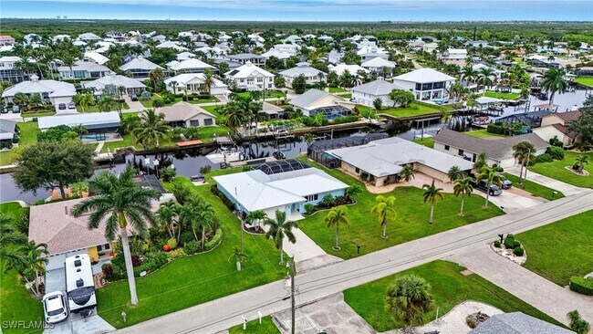 Foto del edificio - 6163 Plumosa Ave