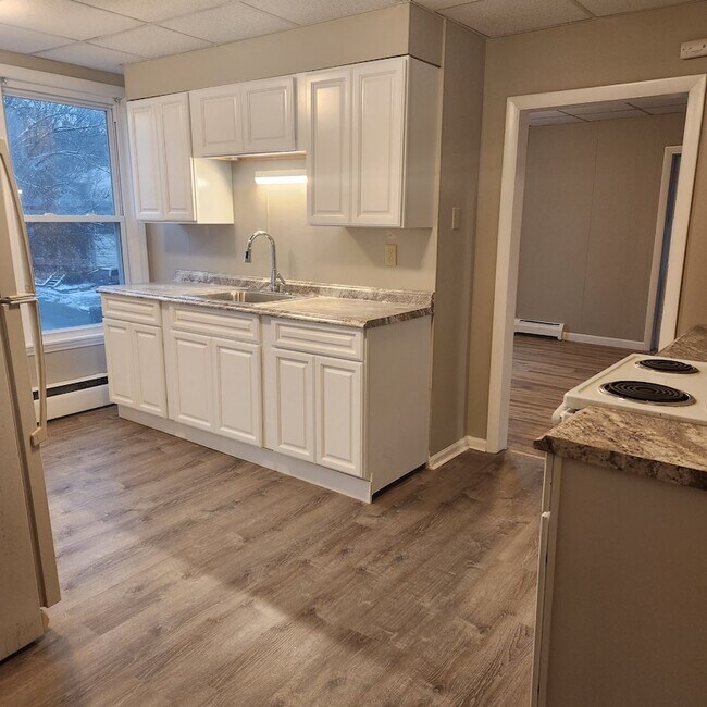 Building Photo - 32 John St