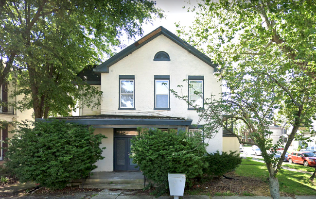Building Photo - 303 Chandler Ave