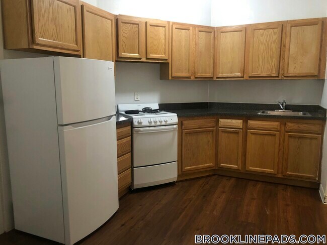 Foto del edificio - 1595 Beacon St