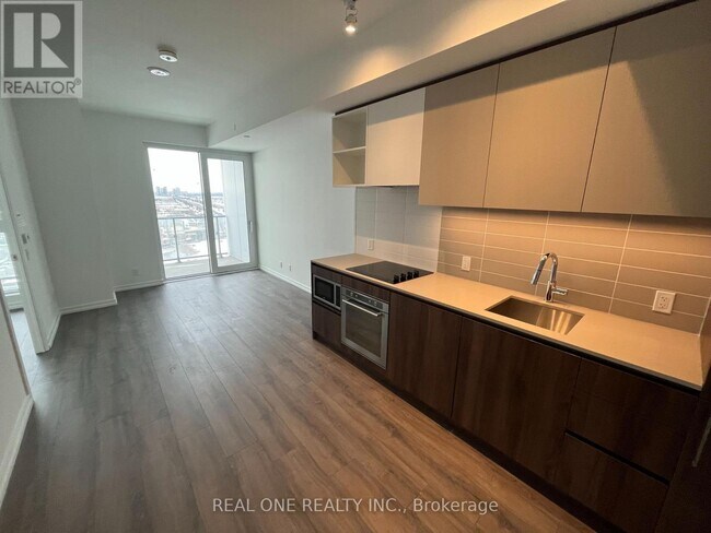 Photo du bâtiment - 1000 Portage Pkwy