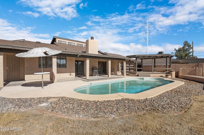 Foto del edificio - 315 E Manhatton Dr