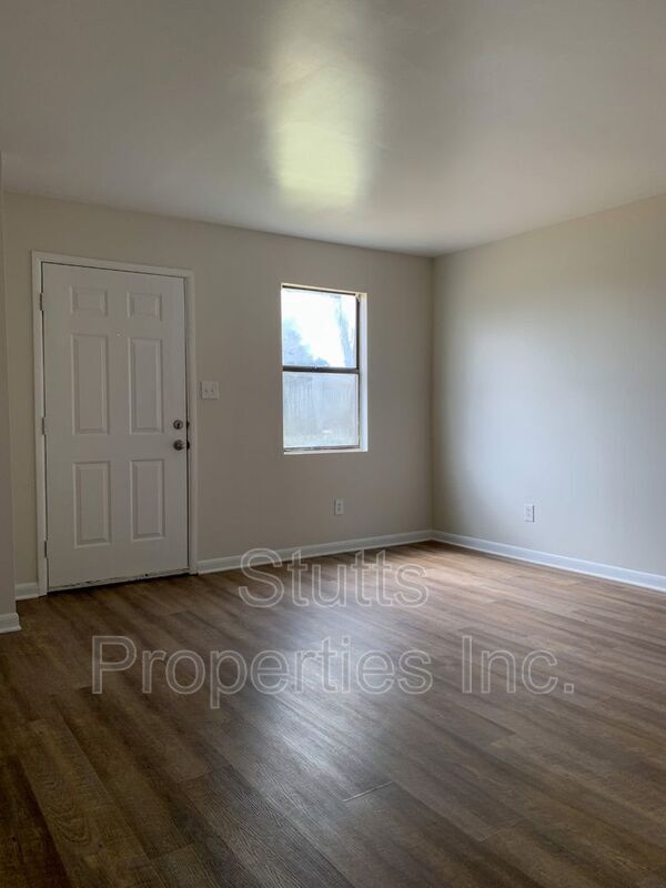 500 W 1st St Unit 2, Tuscumbia, AL 35674 Condo for Rent in Tuscumbia