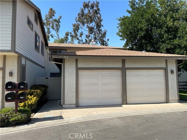 Building Photo - 960 Pinyon Ct