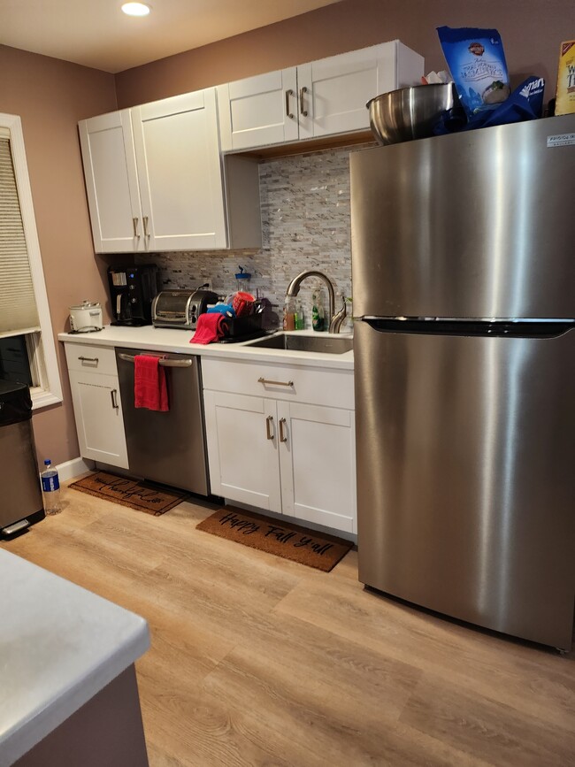 Galley kitchen - 854 Whitebirch Ln