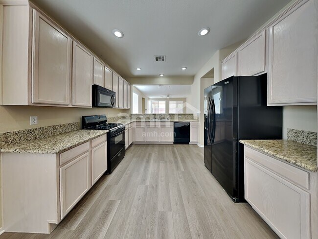 Foto del edificio - 2803 Water Sport Ave