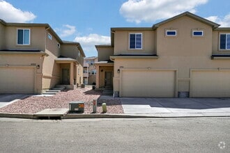 Building Photo - Modern 3-Bedroom Townhome – Conveniently L...