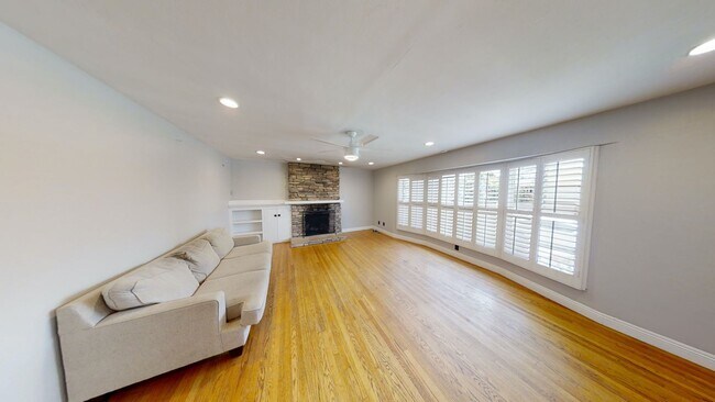 Foto del edificio - 6272-6274 Mary Lane Dr.