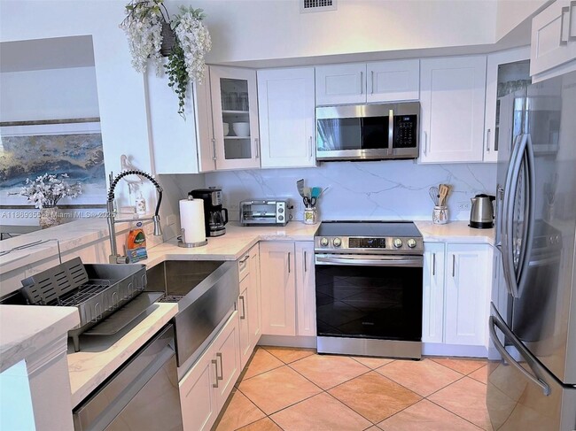 Building Photo - 2080 S Ocean Dr